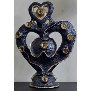 Χειροποίητo διακοσμητικό χώρου σε σχήμα καρδιάς με τη τεχνική papier mache.